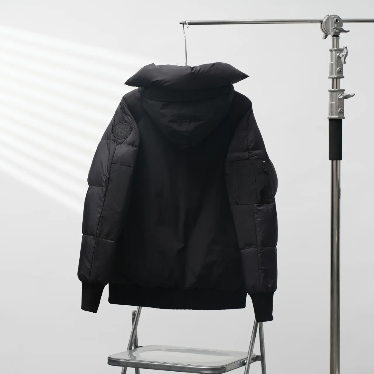 P840 CANADA GOOSE丨Canada Goose 2056 Soft Sleeve Pilot Hooded Down Jacket Color: Black Size: XXS-XXL